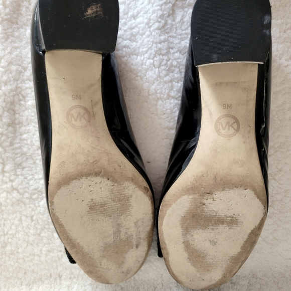Michael Kors Paris Patent Mid-Heel w/ Sequined Bow size 9M - Picture 5 of 12